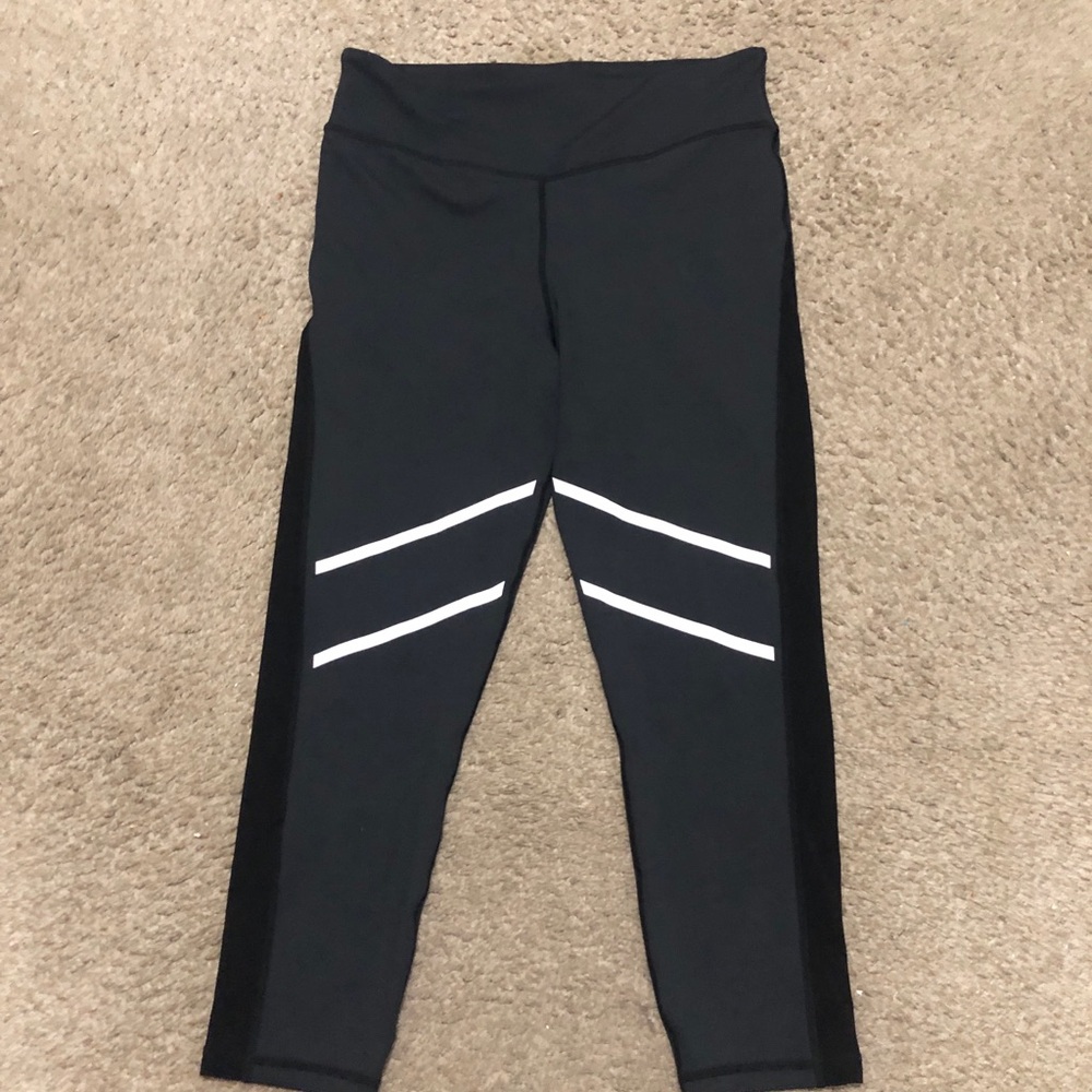ZYIA Black Leggings with White Chevron Stripes Hight rise Size 16-18 NWOT